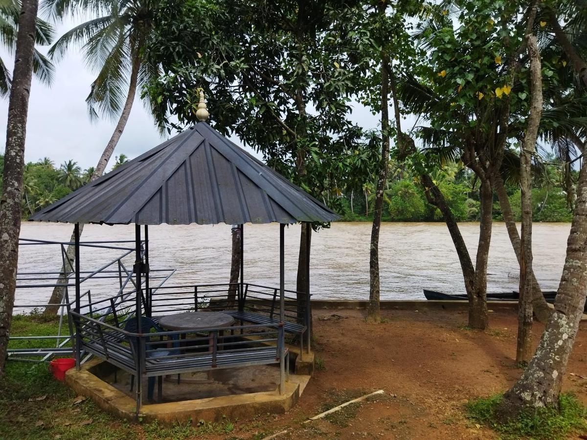 Munroe Lagoons Kollam Exteriér fotografie