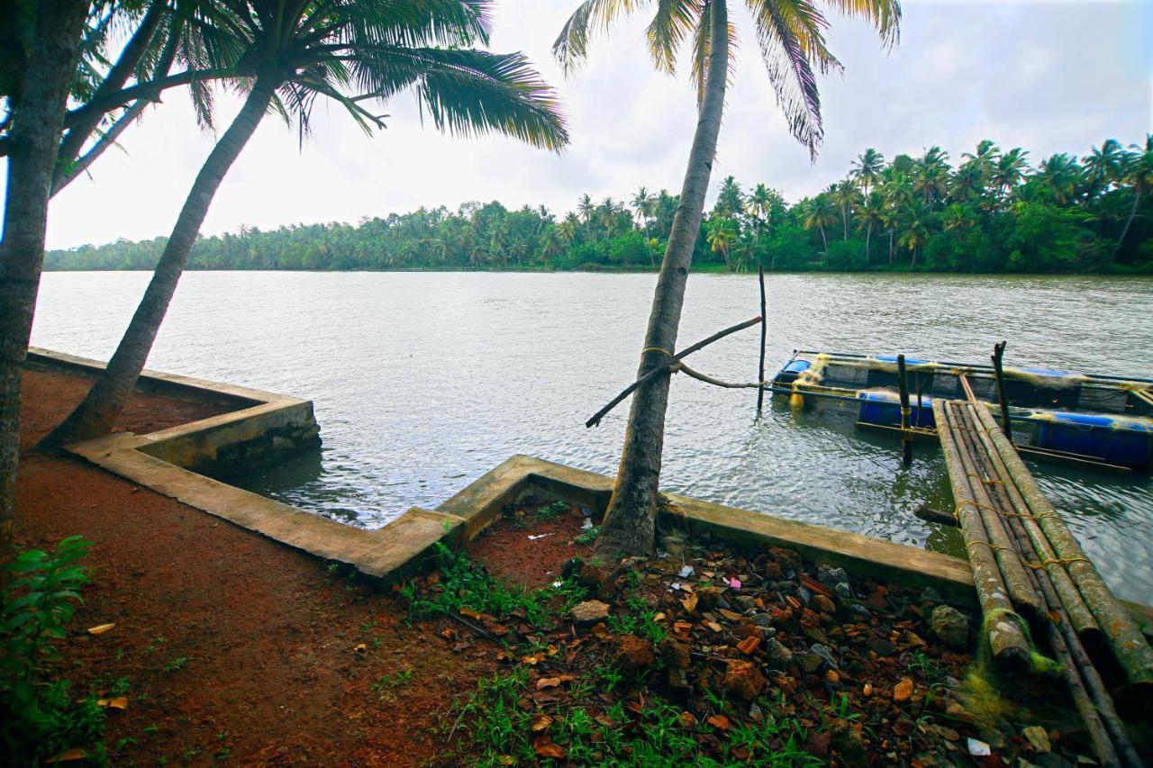 Munroe Lagoons Kollam Exteriér fotografie