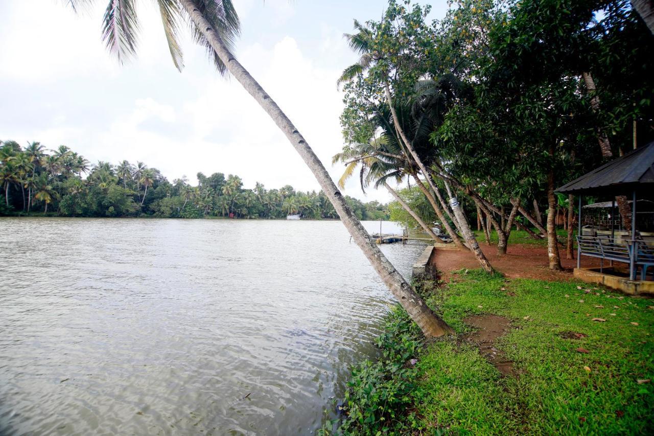 Munroe Lagoons Kollam Exteriér fotografie